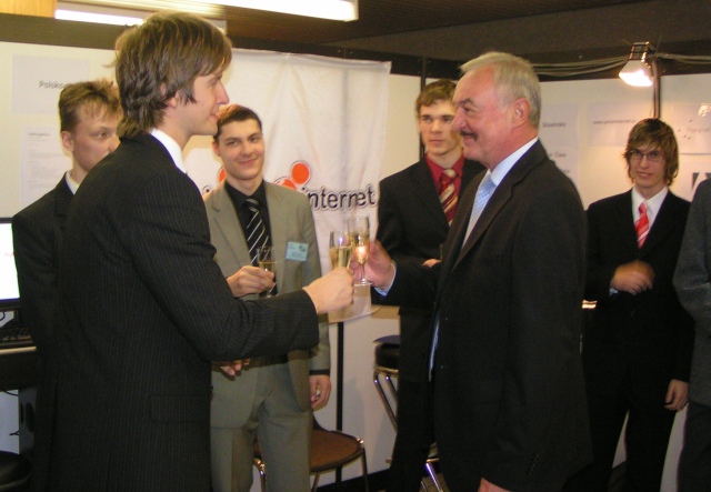 08_Jiri Peterka si pripiji s Premyslem Sobotkou.jpg